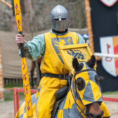 Ritter zu Pferd
