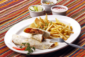Burritos de carne de res. Comida mexicana.