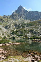 Fototapeta na wymiar Monte Frisson refleksja nad jeziorem