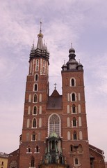 Fototapeta na wymiar St Mary Kościół na rynku w Krakowie w Polsce