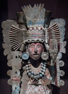 Pre-Columbian Mesoamerican stone statue