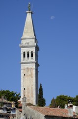 Fototapeta na wymiar Starożytna Bell Tower (Rovinji)