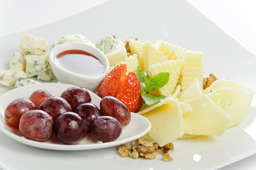 Cheese and grapes