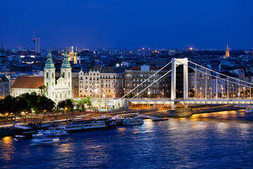 Fototapeta na wymiar Miasto Budapeszt nocą