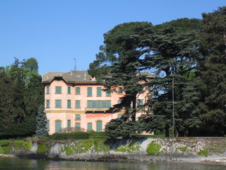 Fototapeta premium pink villa on como lake