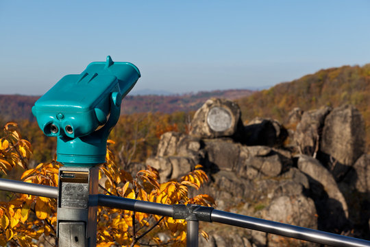 Blick in das Bodetal vom Hexentanzplatz mit herbstlicher laubf&auml;