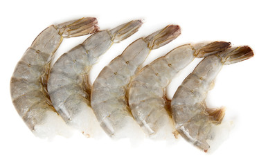Crevettes crues isolées sur blanc