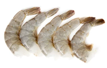 Crédence de cuisine en verre imprimé Crustacés Crevettes crues isolées sur blanc