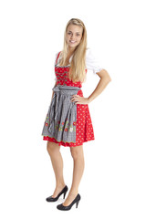 Frau im Dirndl hat Arme in der Hüfte