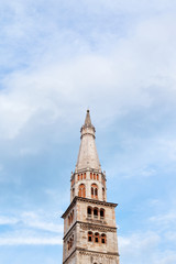Fototapeta na wymiar Wieża katedry w Modenie, Włochy