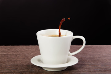 taza de café con salpicaduras