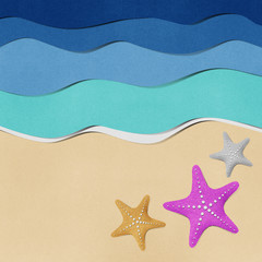 Fototapeta na wymiar Rozgwiazdy na plaży makulatury.