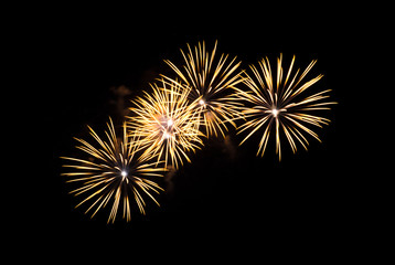 Obraz premium Yellow fireworks in the night sky