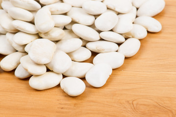 Fototapeta na wymiar Pile of Lima Bean isolated on table.