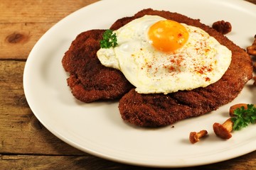 Wiener Schnitzel mit Spiegelei