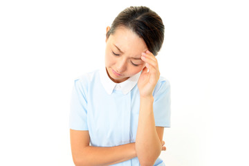 頭痛を訴える看護師