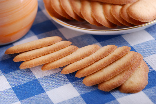 biscotti lingue di gatto