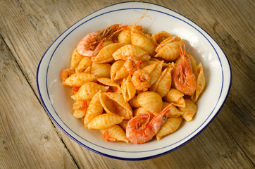 Conchiglie rigate with shrimps and tomato sauce