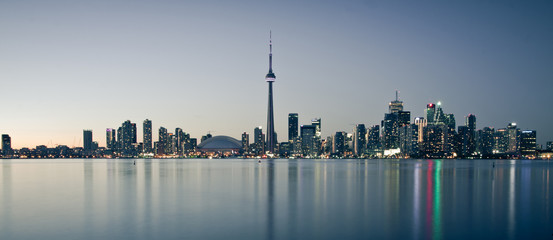 Toronto Skyline © Aqnus