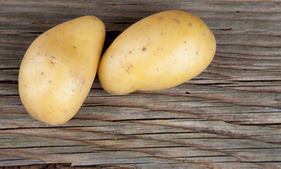Kartoffeln auf Holz V
