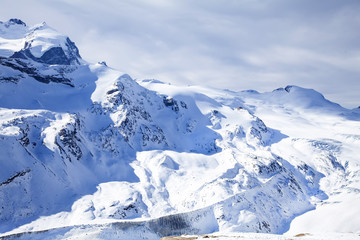 Fototapeta na wymiar Piękny krajobraz, śnieg, zima w Szwajcarii