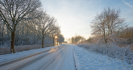Obraz premium Snowy road through the countryside