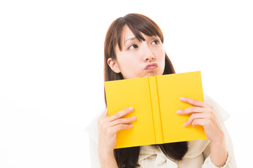Fototapeta premium 本を読む女性