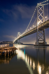 Obraz premium Bay Bridge and the reflection at Night in San Francisco