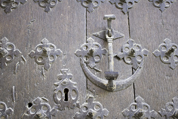 Door anchor