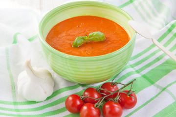 Fresh cream tomato soup with organic garlic and tomatoes