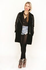 Modebewusste Blondine