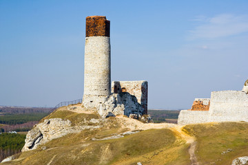 Fototapeta na wymiar Olsztyn Castle - Polska. Średniowieczna twierdza w regionie Jura