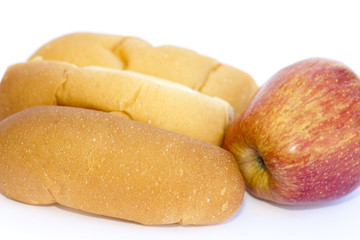 Hotdogbrötchen mit Apfel