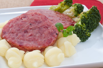 Zampone con purè di patate e broccoli - Pig's trotter
