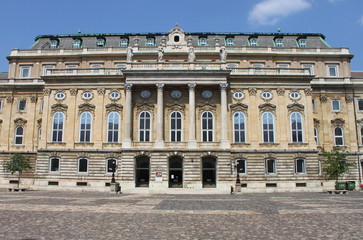 Fototapeta na wymiar Fasada Pałacu Królewskiego w Budapeszcie