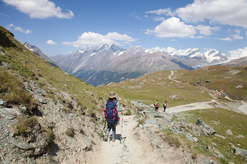 Fototapeta na wymiar Trekking w Alpach szwajcarskich