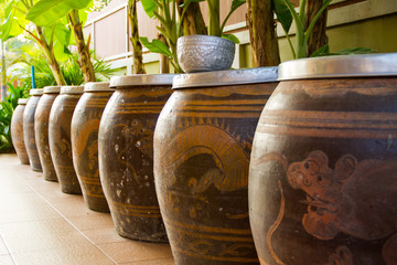 Glazed water jar with dragon pattern