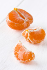 Fototapeta na wymiar slices of mandarin