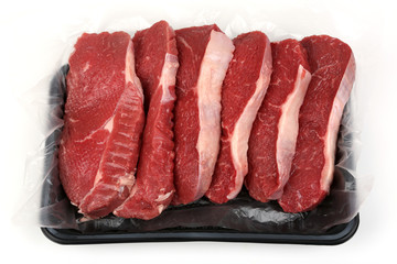 Sechs Steaks in der Packung