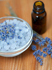 Obraz na płótnie Canvas lavender bath salt in a glass bowl