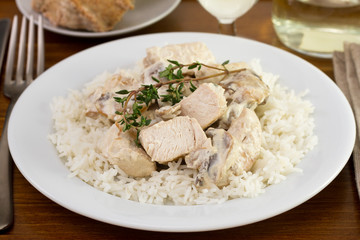 chicken breast with mushrooms, sceams and rice