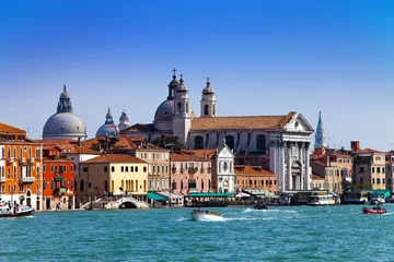 Fototapeten Canal Grande mit Booten. Maria della Salute, Venedig, Italien .. © Konstantin Kulikov