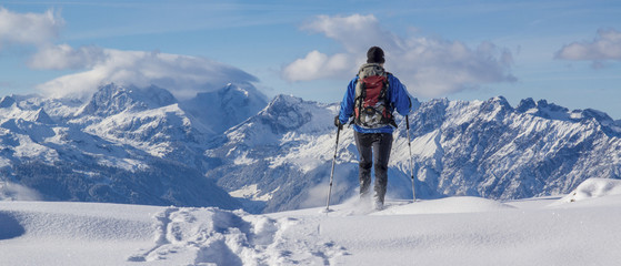 Schneeschuhwanderung in den Alpen