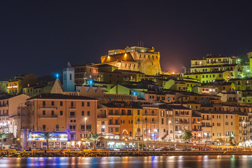 Fototapeta na wymiar Porto Santo Stefano veduta notturna