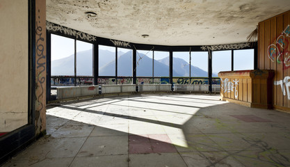 abandoned building, many windows