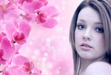 Obraz na płótnie Canvas piękna młoda kobieta z różowe storczyki