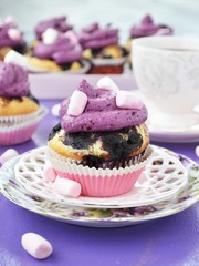 blueberry cupcakes with marshmallow
