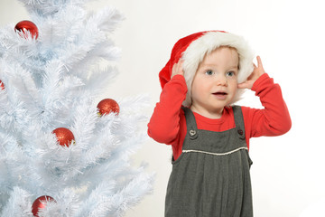 Lächelndes Mädchen an Weihnachten