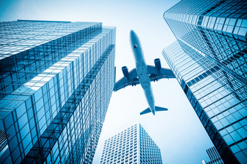 Fototapeta premium airplane and modern office building