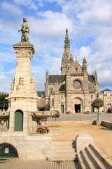 Fototapeta na wymiar Bazylika Sainte-Anne d'Auray
